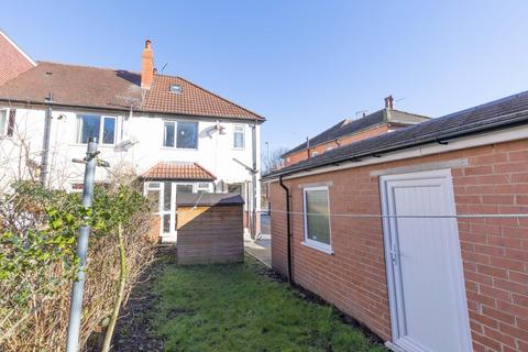 3 bedroom semi-detached house to rent, St Annes Drive, Leeds LS4