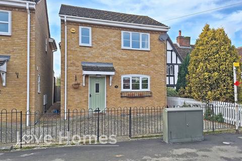 3 bedroom detached house for sale, Bedford Road, Barton-Le-Clay, MK45 4LL