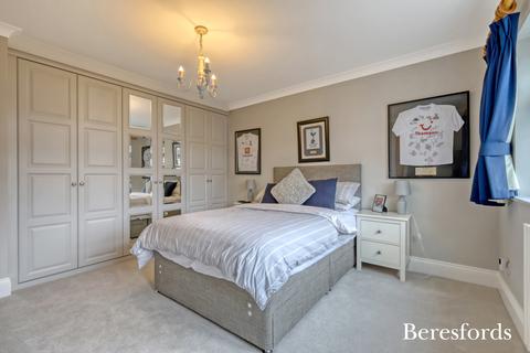 29 River Drive, Upminster, RM14 1AR