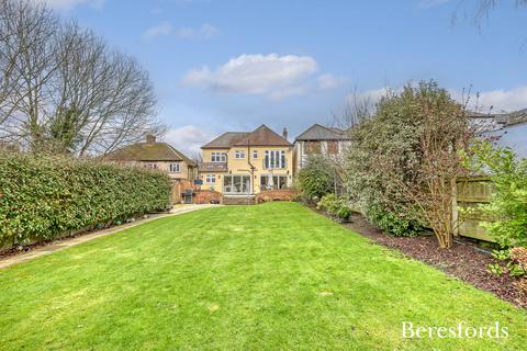 29 River Drive, Upminster, RM14 1AR