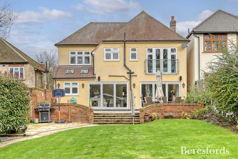 29 River Drive, Upminster, RM14 1AR