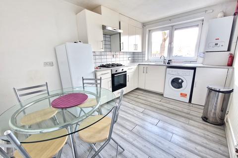 4 bedroom terraced house to rent, Ivy Road, London E16