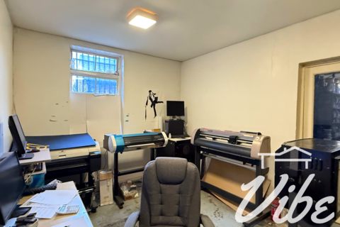 Industrial unit to rent - Windus Road, London N16