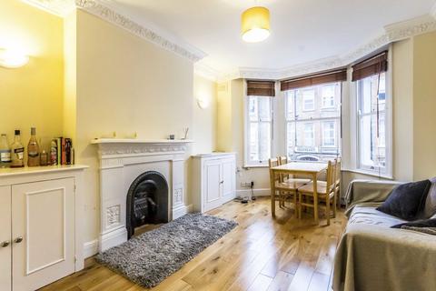 2 bedroom flat to rent, Tremadoc Road, London SW4