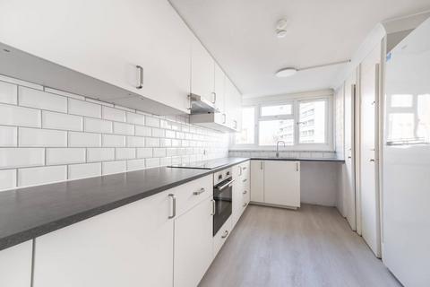 4 bedroom flat to rent, Trinity Way, Acton, London, W3