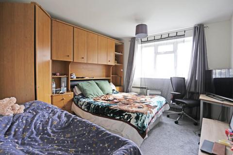 1 bedroom flat for sale, Ibscott Close, Dagenham, RM10