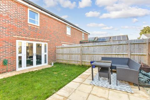 2 bedroom end of terrace house for sale, Larkspur Close, Newport PO30