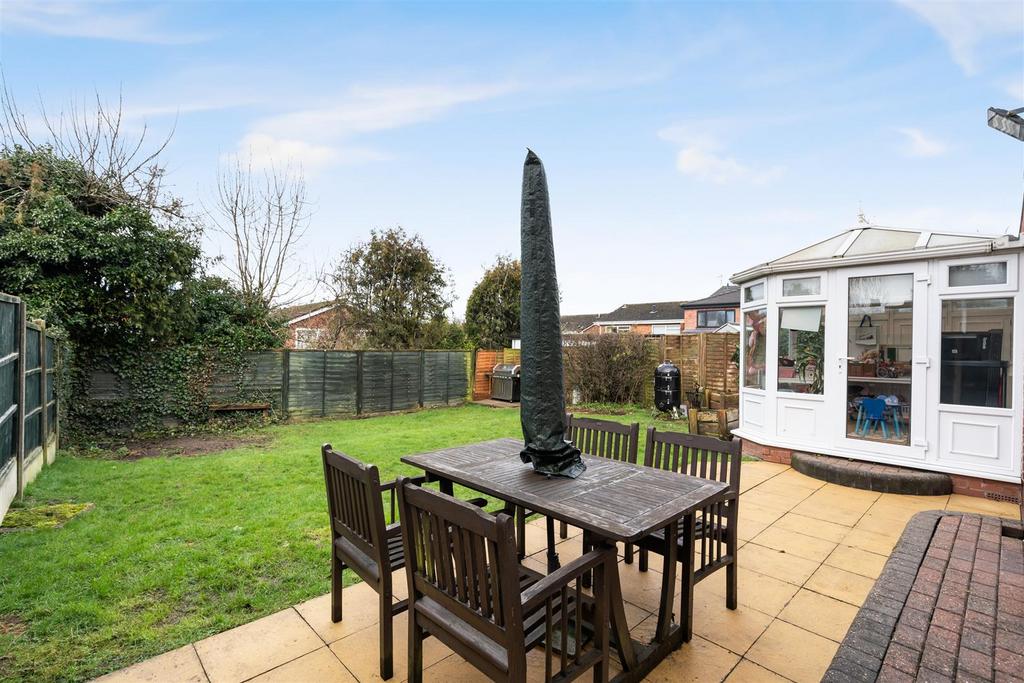 47 Chantry Heath Crescent 19.jpg