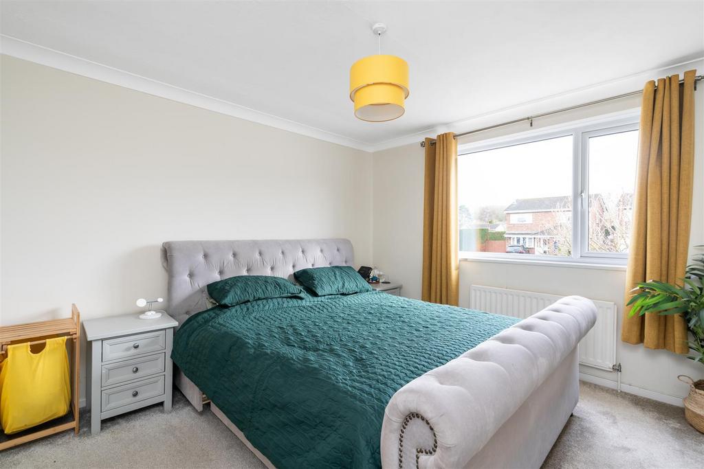 47 Chantry Heath Crescent 15.jpg
