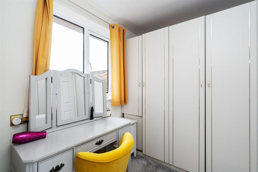 47 Chantry Heath Crescent 16.jpg