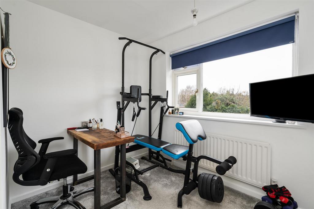 47 Chantry Heath Crescent 11.jpg