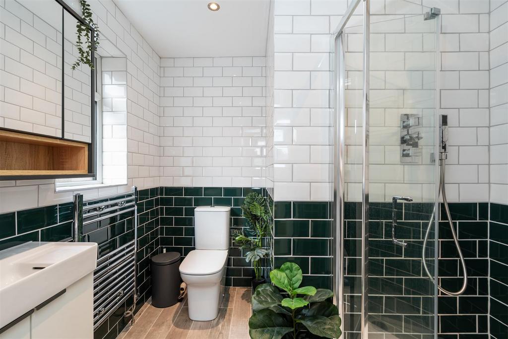 47 Chantry Heath Crescent 17.jpg