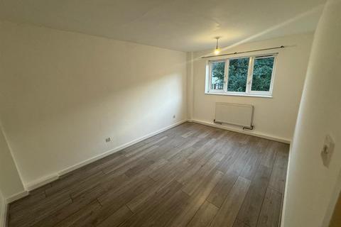 1 bedroom in a house share to rent, Usher Road, London