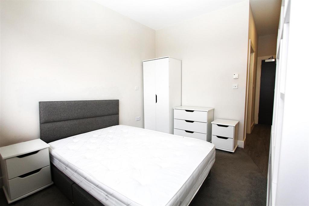 Bedroom 2.JPG