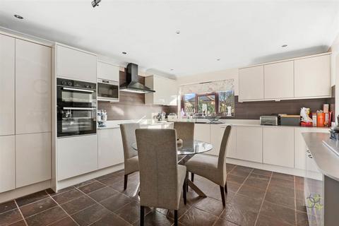 5 bedroom detached house for sale, Cheltenham Road, Evesham WR11