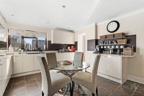 5 bedroom detached house for sale, Cheltenham Road, Evesham WR11