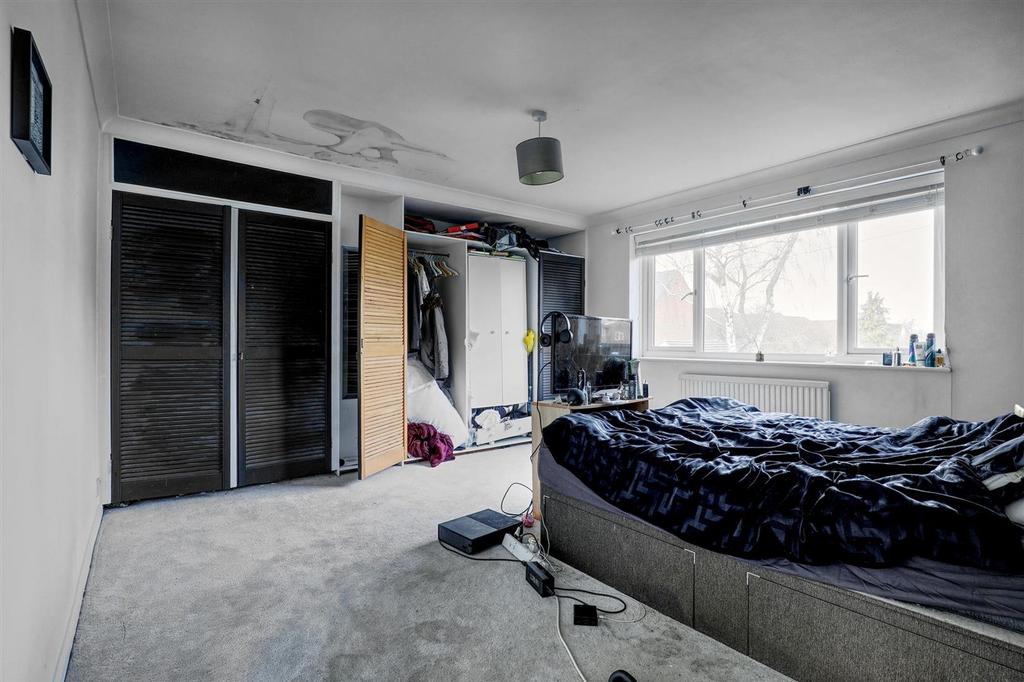 Bed 1.jpg