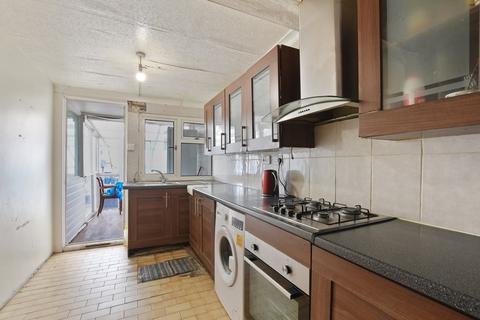 4 bedroom terraced house for sale, Kenwyn Drive, London, NW2