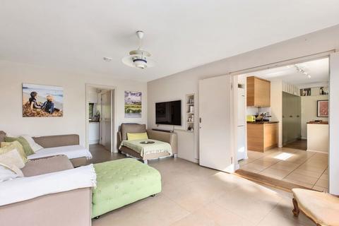 4 bedroom semi-detached house to rent, Nursery Close, Sevenoaks TN13 3PR