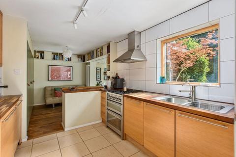 4 bedroom semi-detached house to rent, Nursery Close, Sevenoaks TN13 3PR