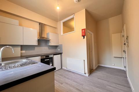 Studio to rent, Florence Road, London N4