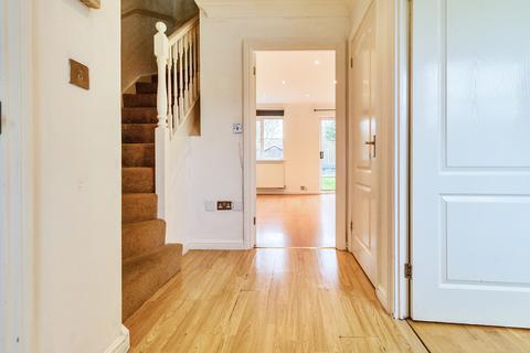 11 Beechfield Close, Borehamwood, WD6 4NT