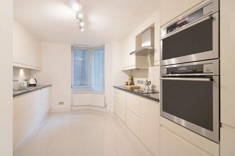 3 bedroom flat to rent, Porchester Gate, London