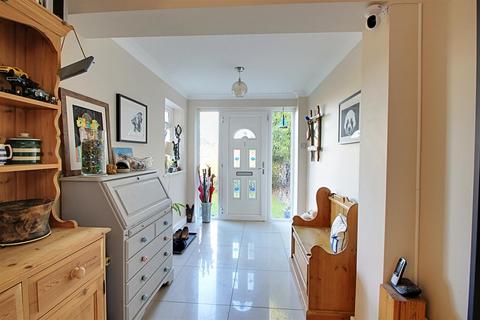 85 Hempstead Road, Kings Langley, WD4 8BS