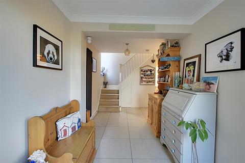 85 Hempstead Road, Kings Langley, WD4 8BS