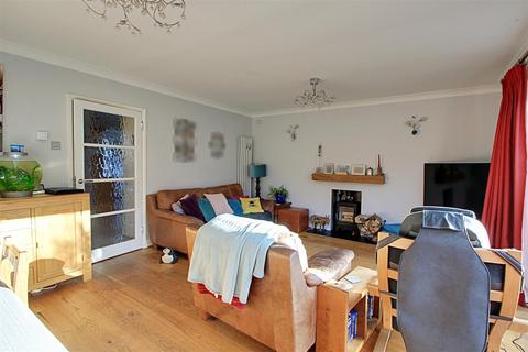 85 Hempstead Road, Kings Langley, WD4 8BS