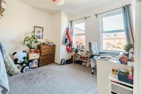 2 bedroom terraced house to rent, Victoria street,  Reading,  RG1