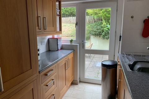 3 bedroom semi-detached house to rent, Lyvedon Way, Bristol BS41