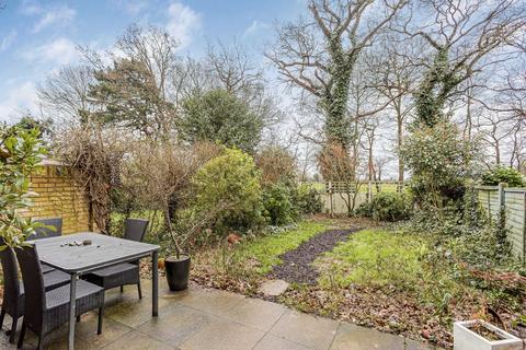 4 bedroom terraced house for sale, Kenton Avenue, Sunbury-on-Thames, Surrey, TW16