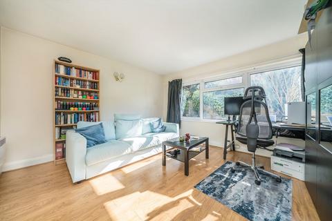 1 bedroom flat for sale, Carlisle Close, Kingston Upon Thames KT2