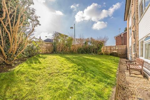 1 bedroom flat for sale, Carlisle Close, Kingston Upon Thames KT2