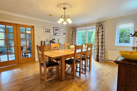 4 bedroom chalet for sale, Bath Road, Newbury RG14