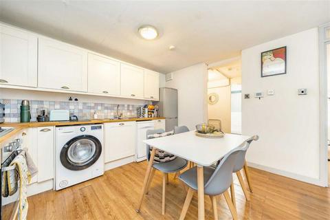 1 bedroom flat for sale, Fenner Close, London SE16