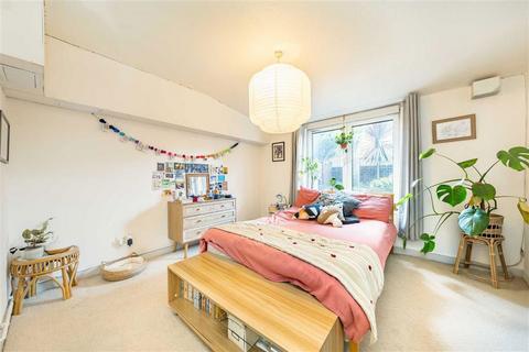 1 bedroom flat for sale, Fenner Close, London SE16