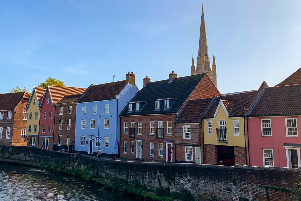 A short distance to Norwich, with great...