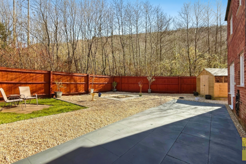 11 Llys Yr Afon, Godrergraig, Swansea, SA9 2BL