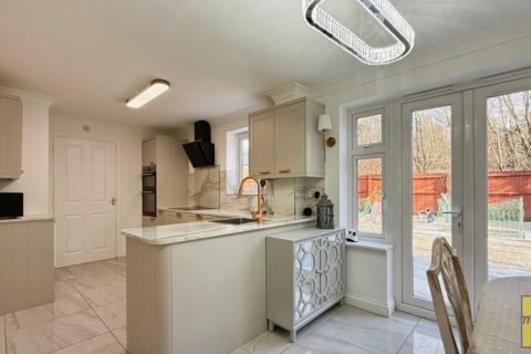 11 Llys Yr Afon, Godrergraig, Swansea, SA9 2BL