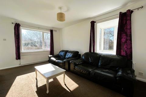 3 bedroom detached house to rent, Quinton Drive, Bradwell Village