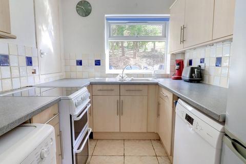 2 bedroom maisonette to rent, Carrington Road, High Wycombe, Bucks, HP12