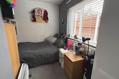 22 Turf Close, Royton, Oldham, OL2 6BZ