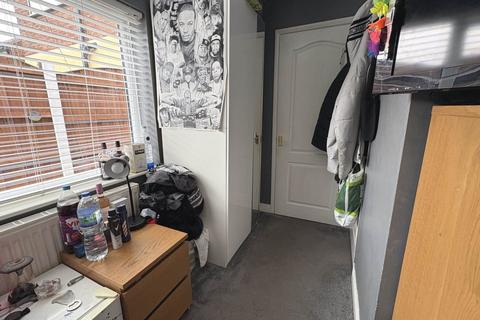 22 Turf Close, Royton, Oldham, OL2 6BZ