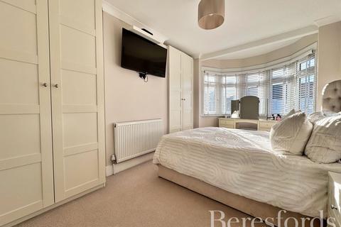 16 Northdown Road, Hornchurch, RM11 1NE