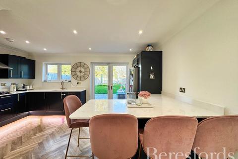 16 Northdown Road, Hornchurch, RM11 1NE