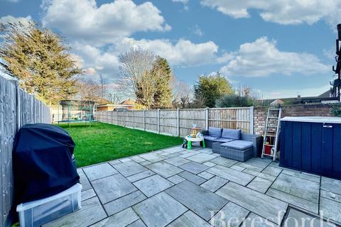 16 Northdown Road, Hornchurch, RM11 1NE