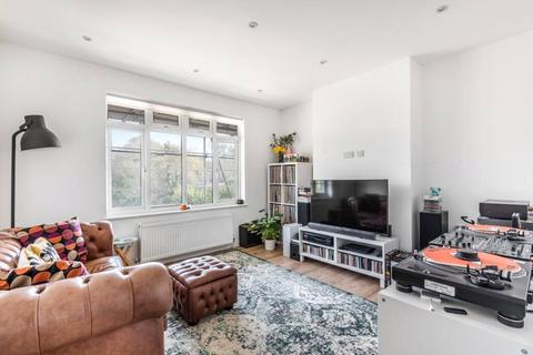 2 bedroom apartment to rent, Risborough Close, Muswell Hill, London, N10