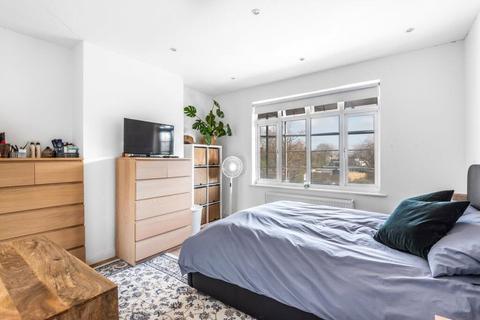 2 bedroom apartment to rent, Risborough Close, Muswell Hill, London, N10